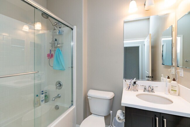 Building Photo - 3 Bedroom Townhome in the Veridian Community of Del Sur