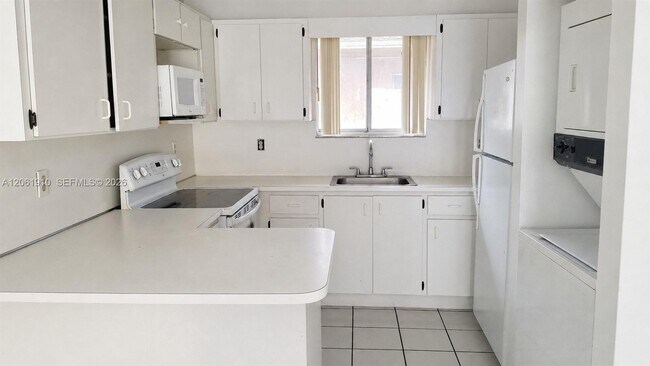Building Photo - 2985 W 80th St