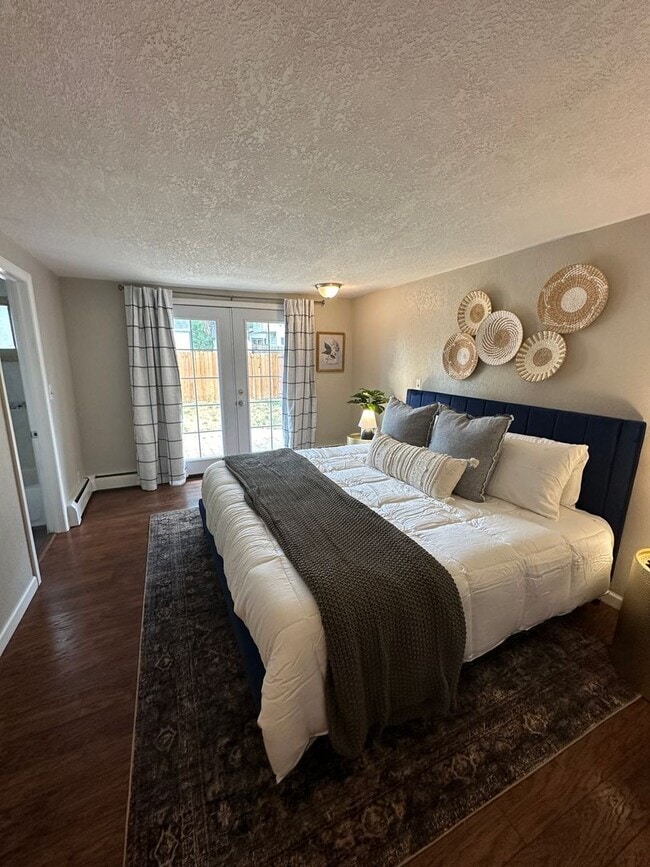 Building Photo - 2807 Benton St.