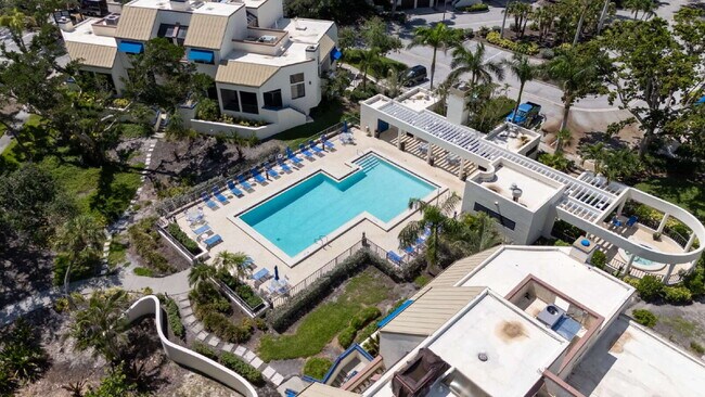 Building Photo - One of Longboat Key’s premier waterfront c...