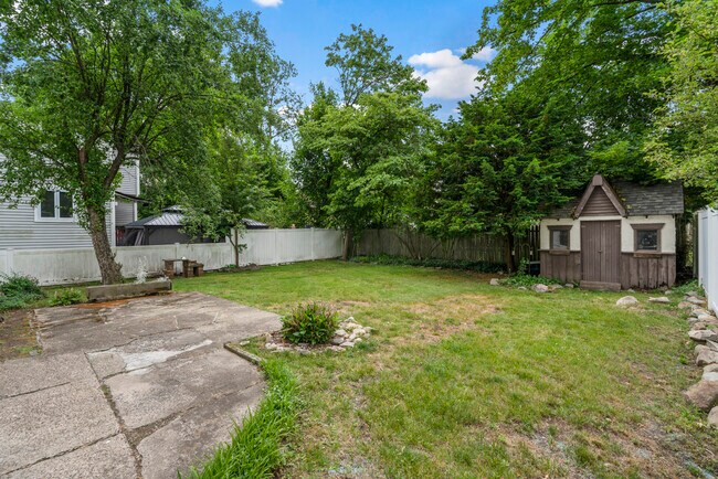 Building Photo - 181 5th St