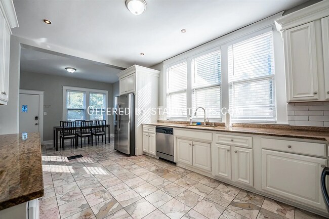 Building Photo - 2035 Central Ave