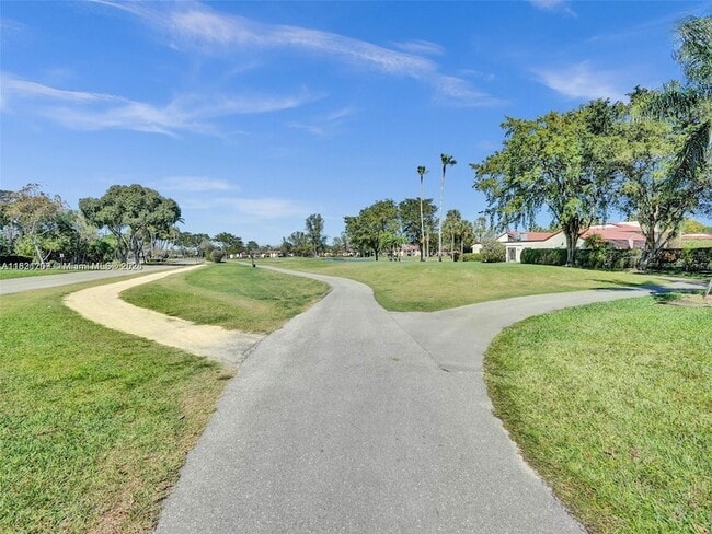 Building Photo - 8511 Casa Del Lago