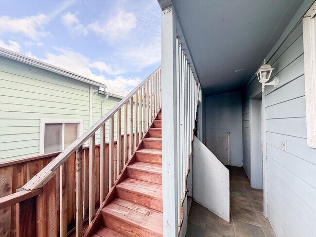 Building Photo - 4 bed 3 bath Single-family Home in Glenview/Lower Diamond area of Oakland