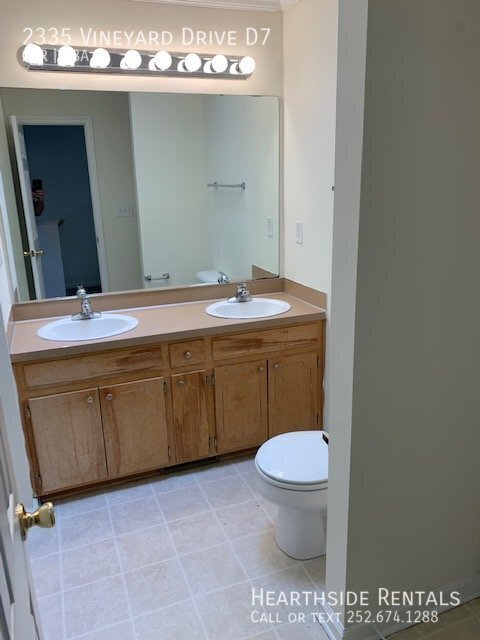 Building Photo - 2335 Vineyard Dr