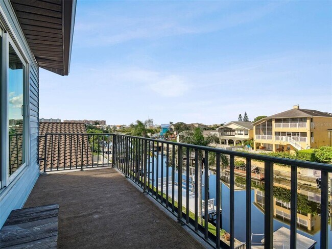 Building Photo - 6241 Bayside Dr
