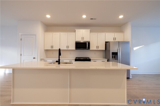 Building Photo - 15309 Sunray Aly