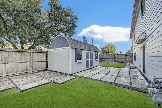 Building Photo - Charming 3-Bedroom Home with Modern Amenit...