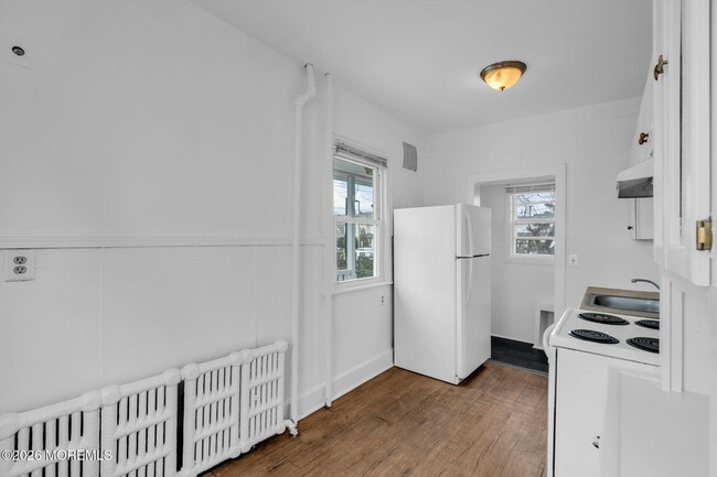 Building Photo - 805 Sixth Ave