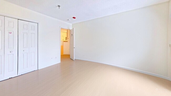 Building Photo - Hills Garden Condo Association - comfort and convenience perfectly situated between Downtown Burl...