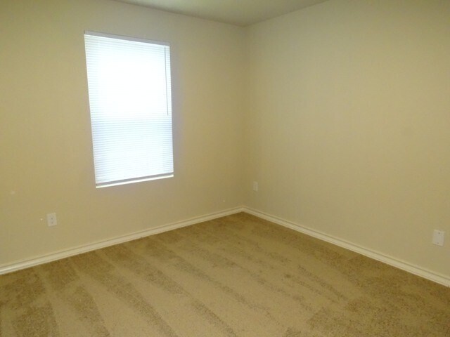 Building Photo - 7042 Lakeview Dr.