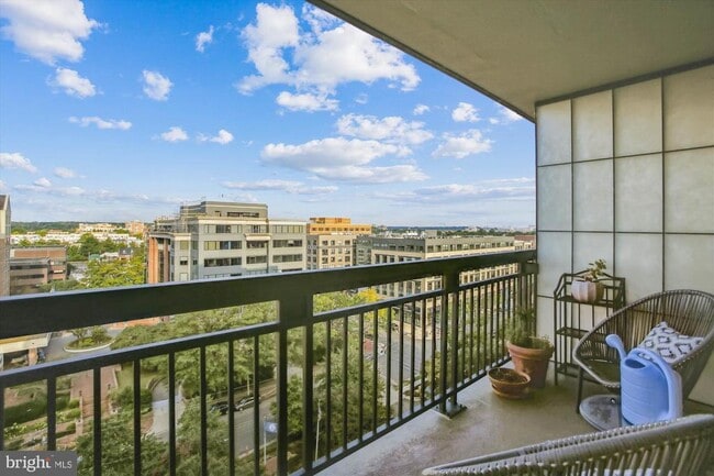 Building Photo - 801 S Pitt St