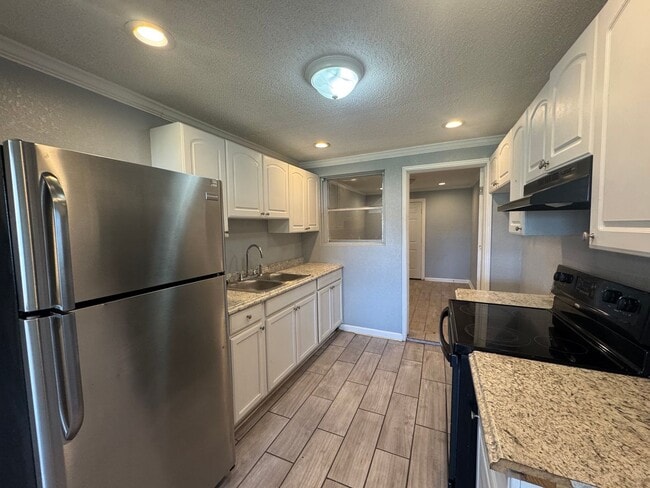 Building Photo - 2 Bedroom 1 Bathroom Duplex in Marianna Fl