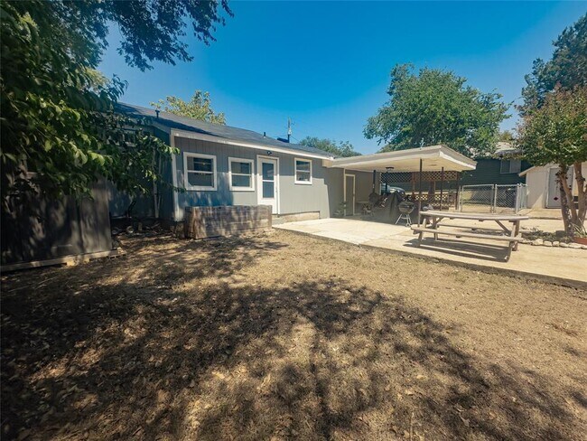 Building Photo - 1335 Belvin St