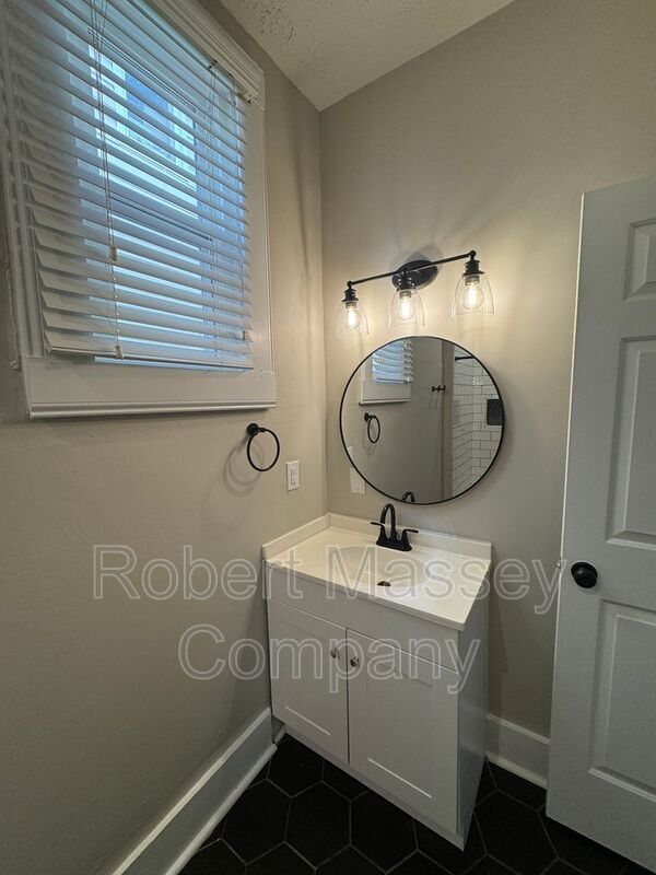 Building Photo - 1618 Ellwood Ave