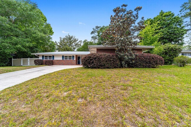 Building Photo - Beautiful 3/2 in Forest Ridge