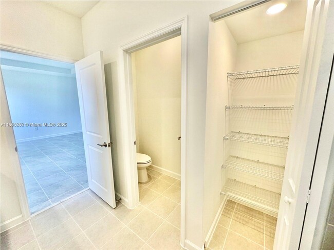 Building Photo - 2990 SE 23rd Ave