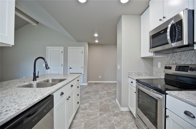 Building Photo - 310-D Commercial St