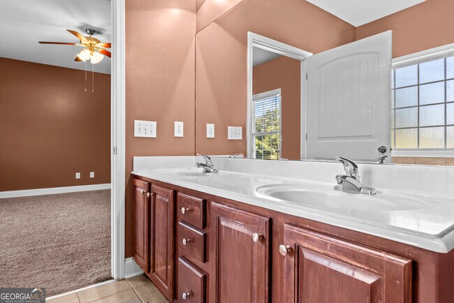 Building Photo - 1141 Whispering Lakes Trail