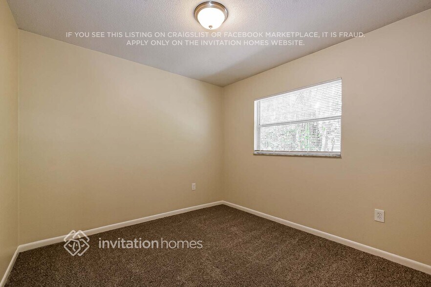 Building Photo - 984 Oak Dr