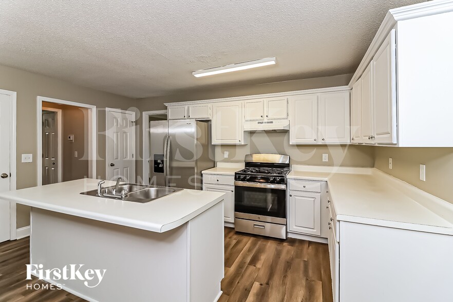 Building Photo - 3727 Lockerbie Ln