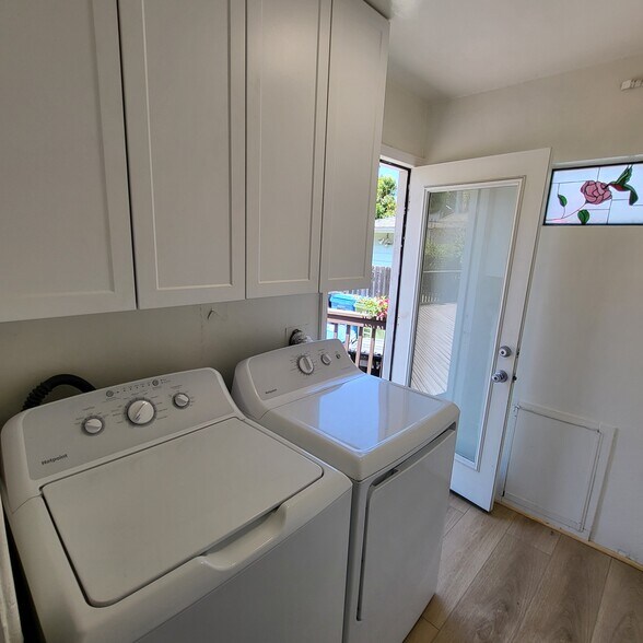 Laundry - 10831 Woodbine St
