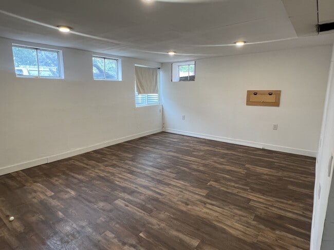 Building Photo - 347 Hill Ave