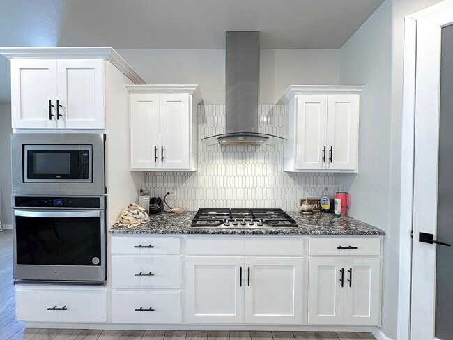 Building Photo - East El Paso 4 bed Refrig A/C!