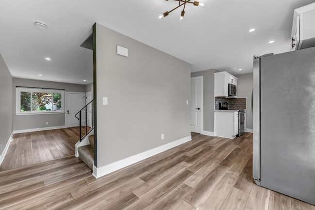 Building Photo - 52 Sebring Dr