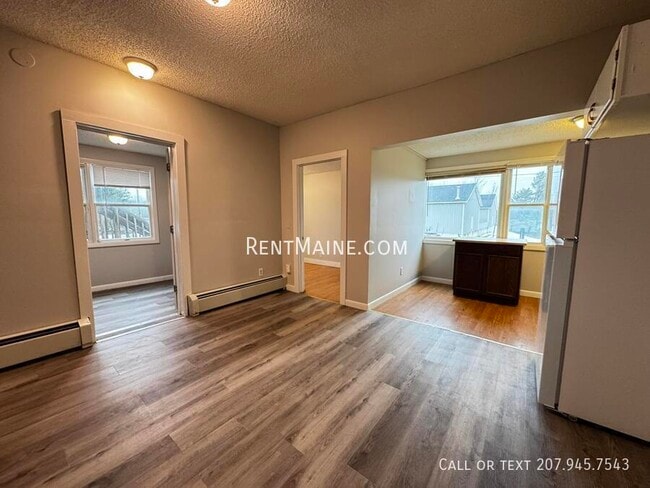 Building Photo - 513 Main St