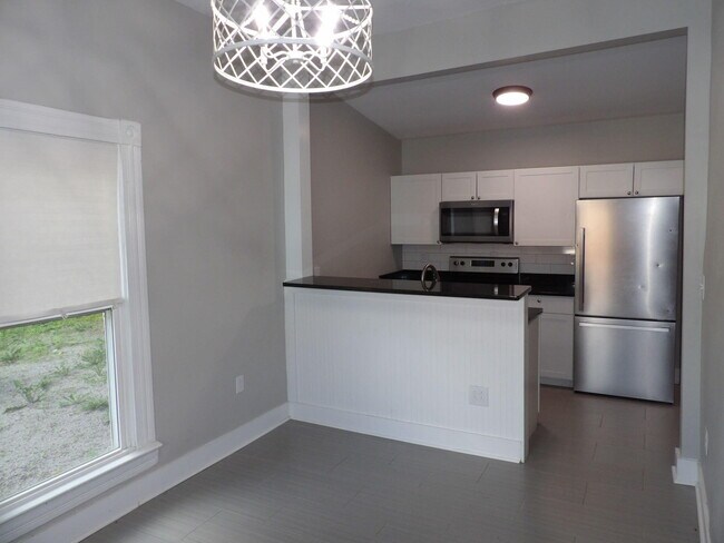 Building Photo - 609 Taylor Ave