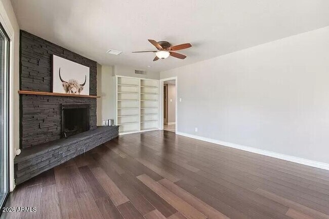 Building Photo - 3013 S Fairway Dr