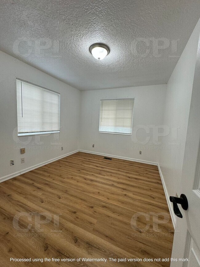 Building Photo - 303 Nevada Dr