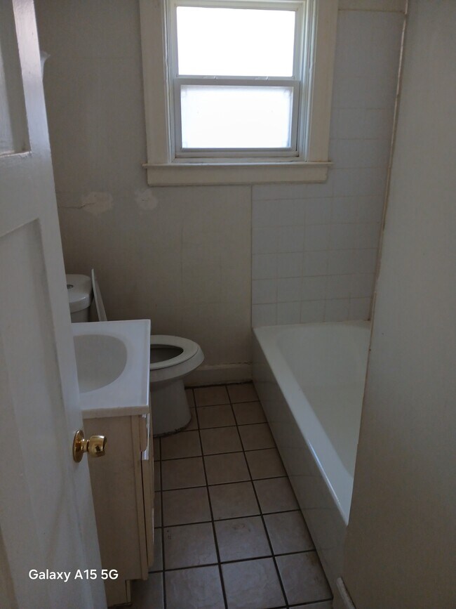 Building Photo - 3937 Beniteau St