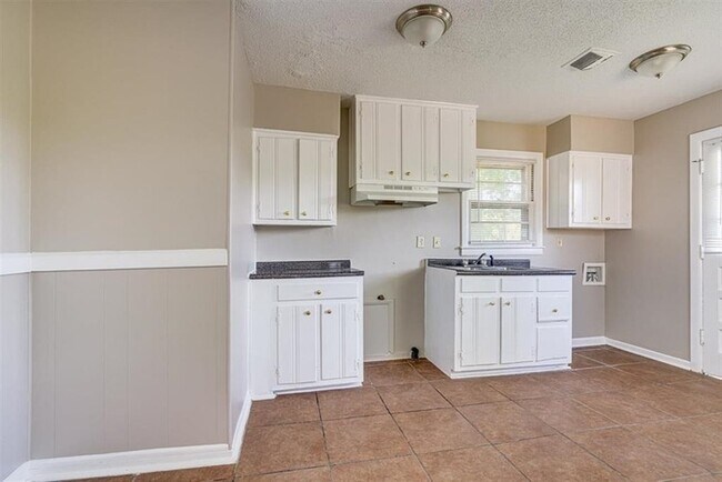 Building Photo - Awesome East Memphis Home