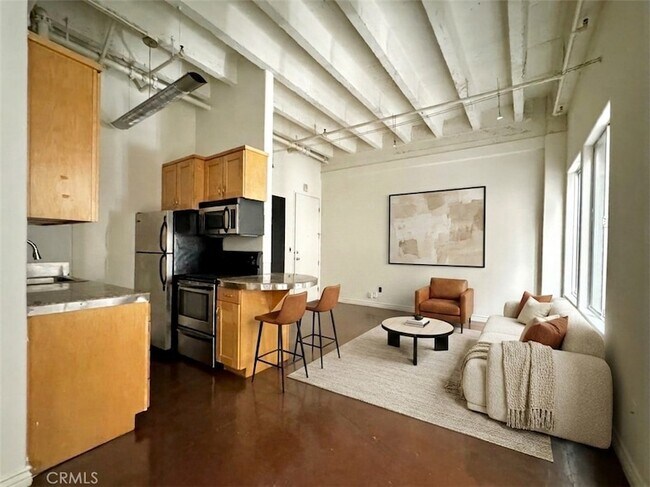 Building Photo - 312 W 5th St