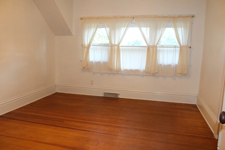 Building Photo - 234 S Highland Ave