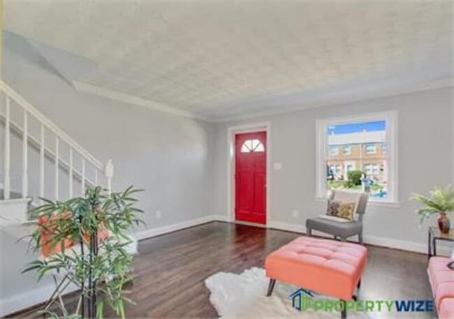Building Photo - 2214 Redthorn Rd