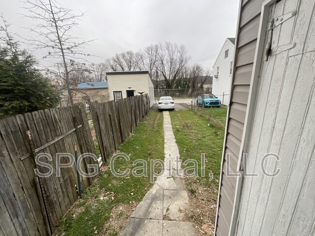 Building Photo - 650 W College Ave