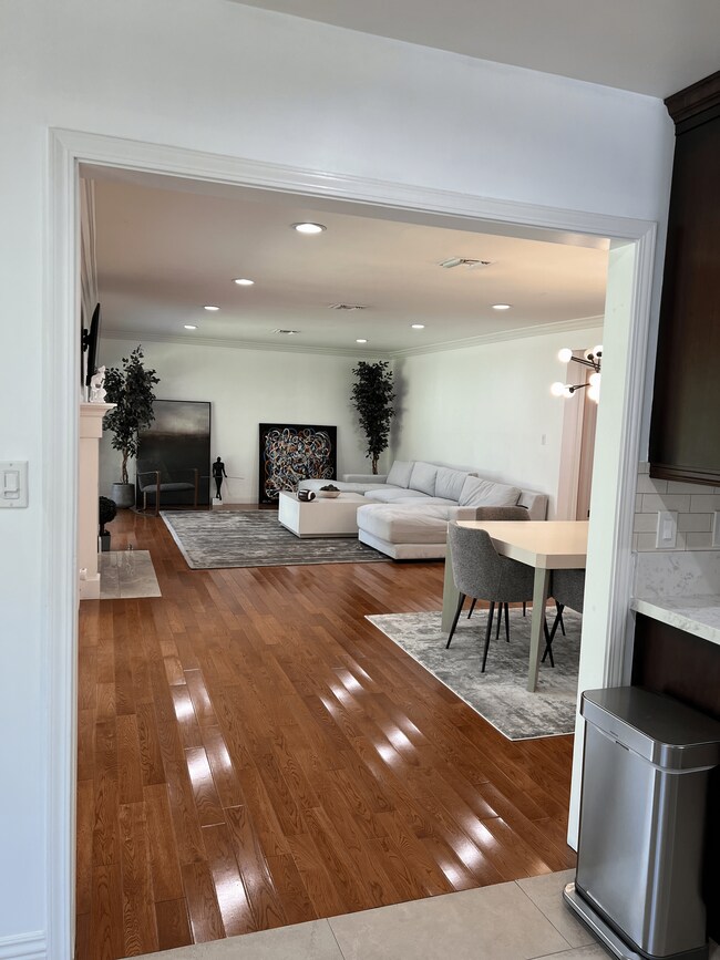 Building Photo - 1811 Coro Terrace