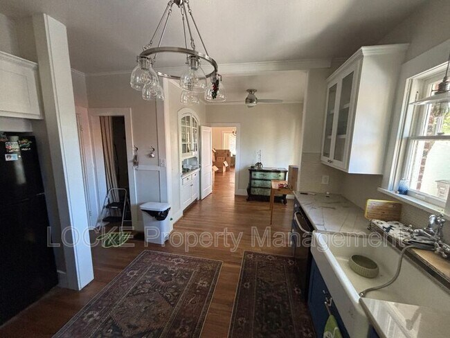 Building Photo - 2615 Cockrell Ave