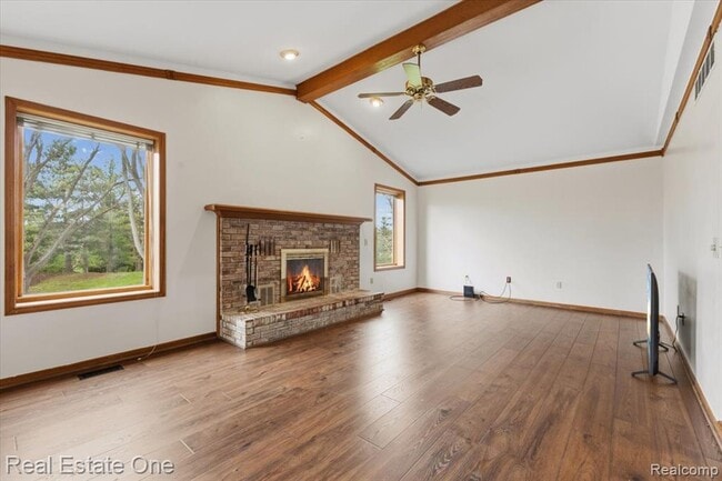Building Photo - 720 Essex Dr