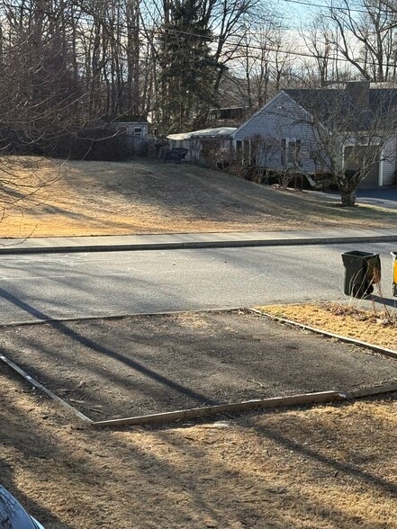 Building Photo - 298 Main St