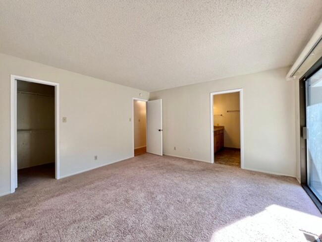 Building Photo - TENTATIVELY RENTED 4 Bedroom 2 Bathroom Si...