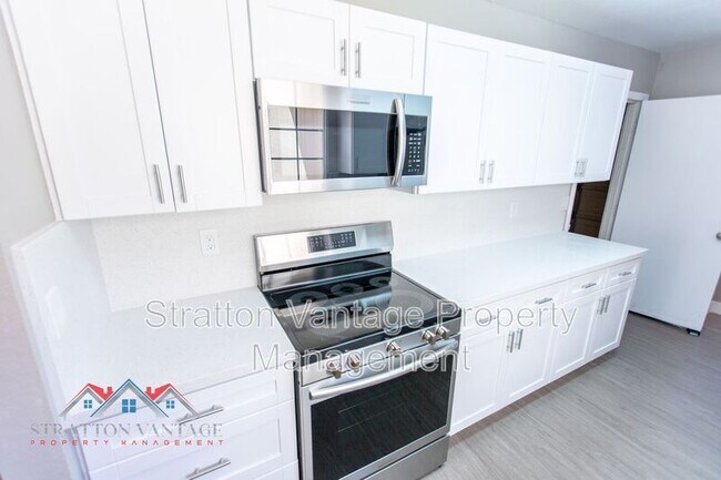 Building Photo - 1915 S 39th St