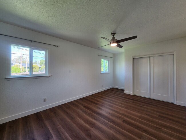 Building Photo - 3 Bedroom Home in NW Santa Rosa