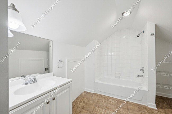 Building Photo - 2649 Blount St