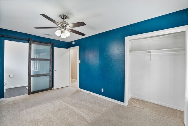 Building Photo - Charming 3 Bedroom Home