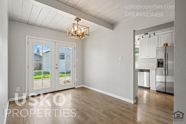 Building Photo - "Charming 3-Bed with Full Bath in Sacramento – Cozy 1093 Sq Ft Home Awaits!"