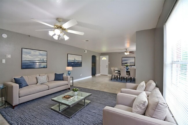 Building Photo - 8904 Ledge St